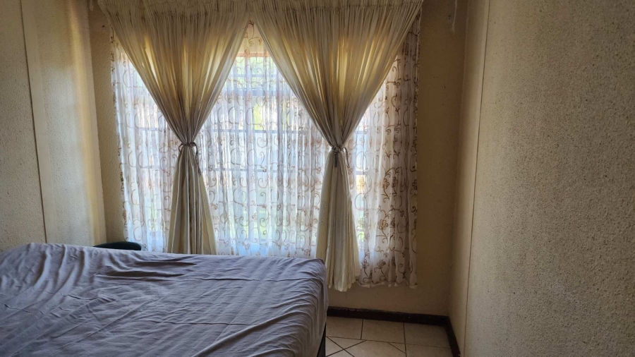 To Let 1 Bedroom Property for Rent in Geelhoutpark North West
